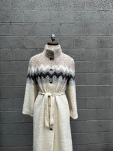 Load image into Gallery viewer, 100% Iceland wool fully lined wool coat
