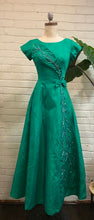 Load image into Gallery viewer, 1950’s Vintage Green ”Mrs. Harris Goes to Paris” Dress
