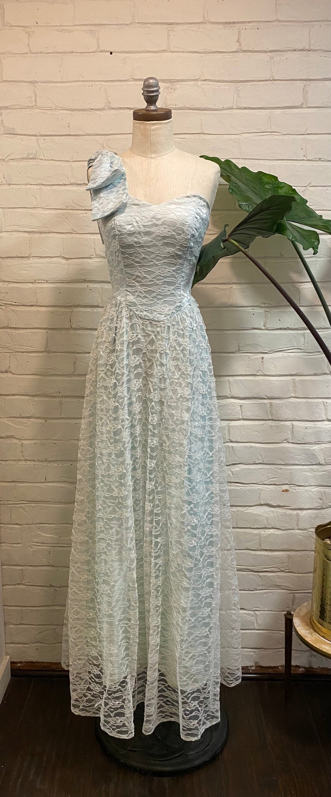 1980’s Vintage Baby Blue Lace Dress w/ Bow