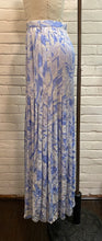 Load image into Gallery viewer, 1980’s Vintage Oscar De la Renta Blue &amp; White Midi Skirt
