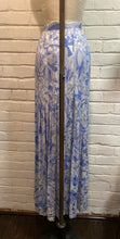 Load image into Gallery viewer, 1980’s Vintage Oscar De la Renta Blue &amp; White Midi Skirt
