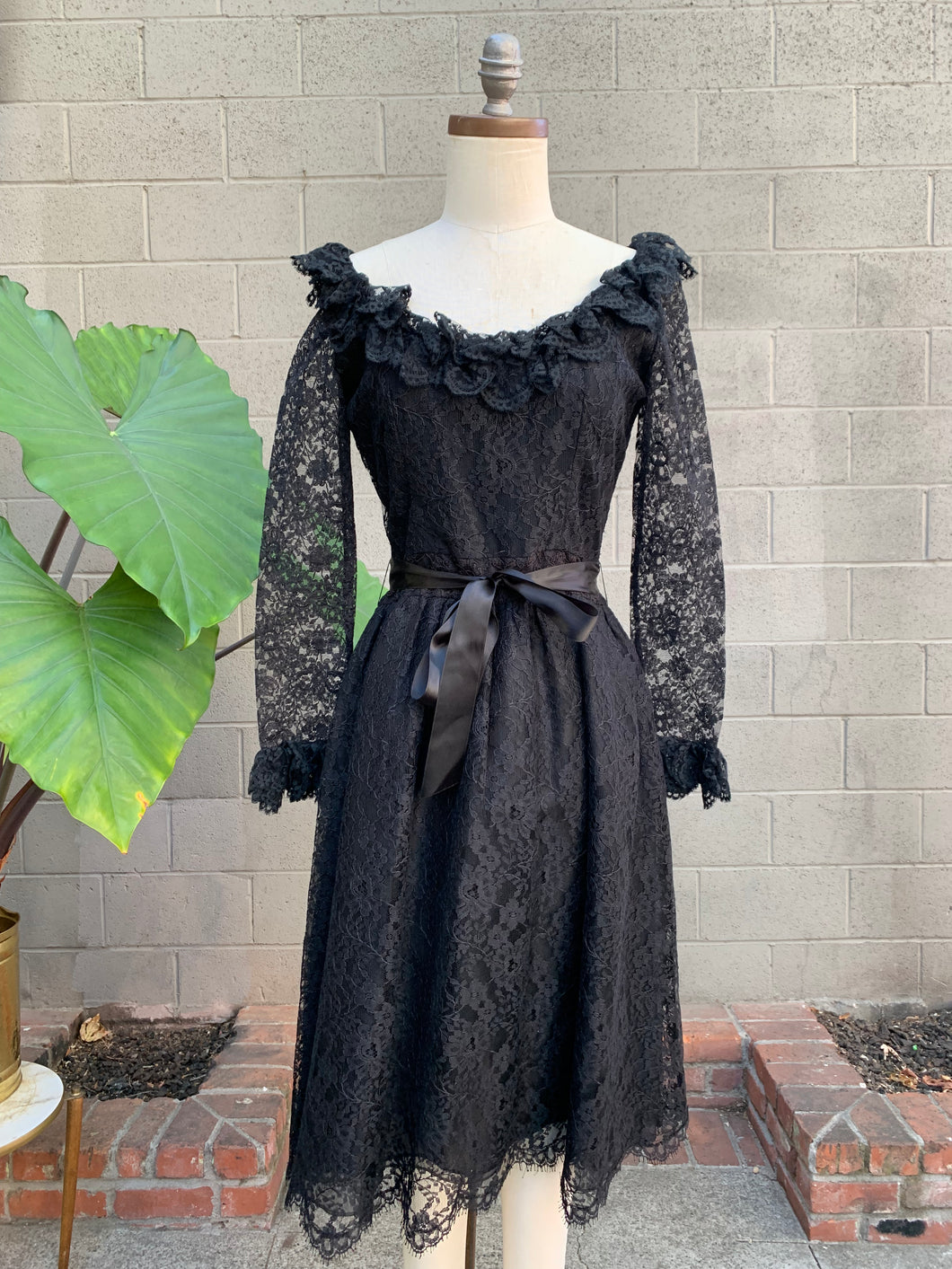 Oscar De La Renta black lace dress