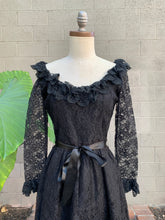 Load image into Gallery viewer, Oscar De La Renta black lace dress
