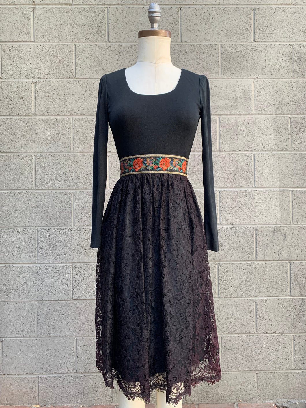 1970’s embroidered waist black dress